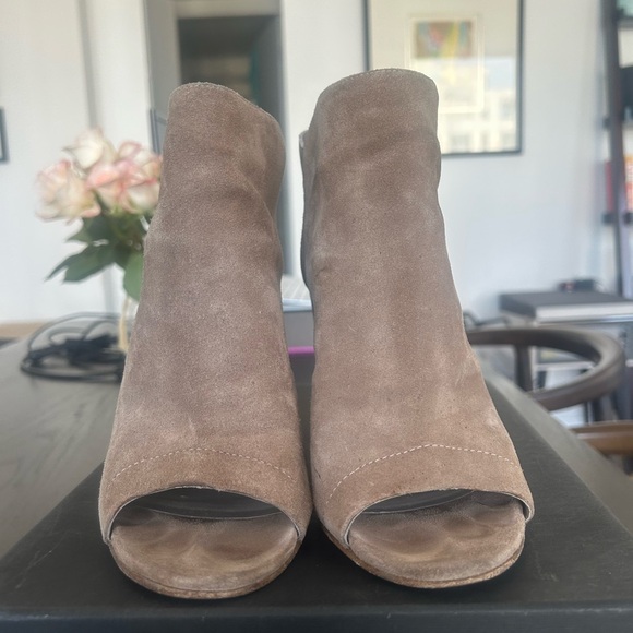 Vince Addison Peep-Toe Bootie Woodsmoke Suede - Picture 2 of 10